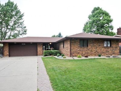 2456 Lilac Ln N, Fargo, ND, 58102