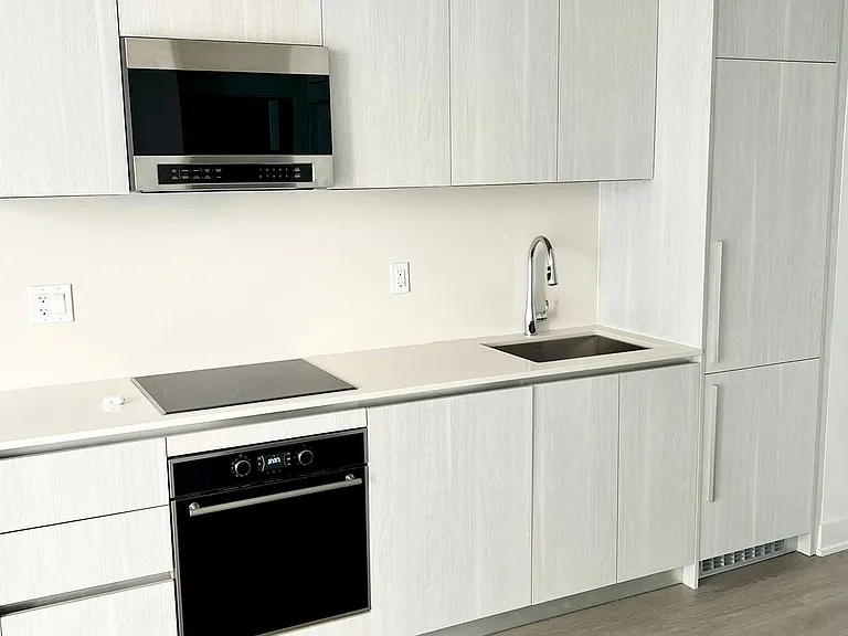 8 Cumberland St #3808 — Photo 3