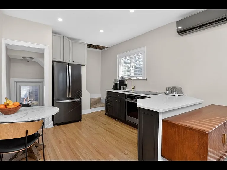24 S Huffman St — Photo 3
