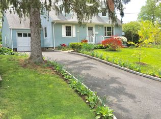 77 Concord Dr, Tappan, NY 10983