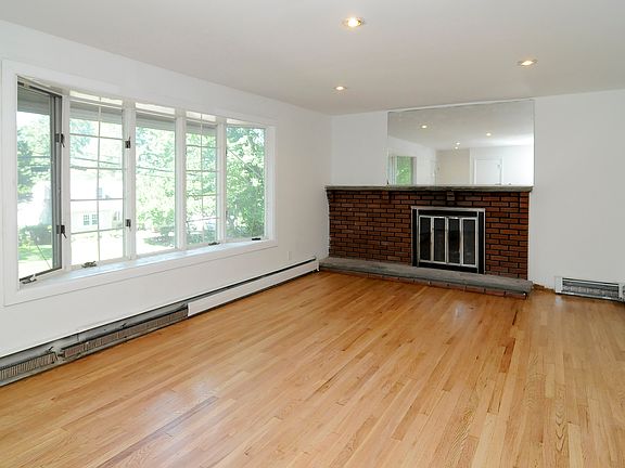 Large Living Room w/ firepla