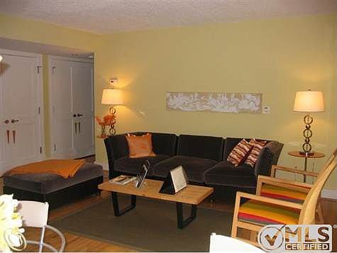 Living Area 2.JPG