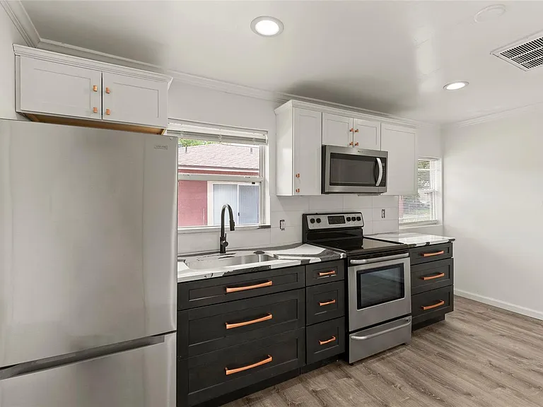 1605 E 29th Ave — Photo 10