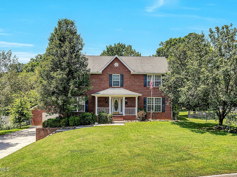 1st image of 449 Meadowlake Cir