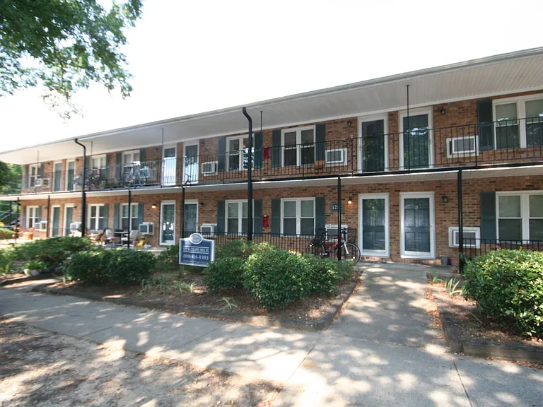 1212 W Chapel Hill St #19 — Photo 1