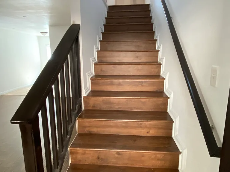 1135 W 39th Pl — Photo 2