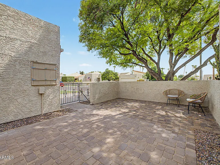 5134 N 78th Pl — Photo 2