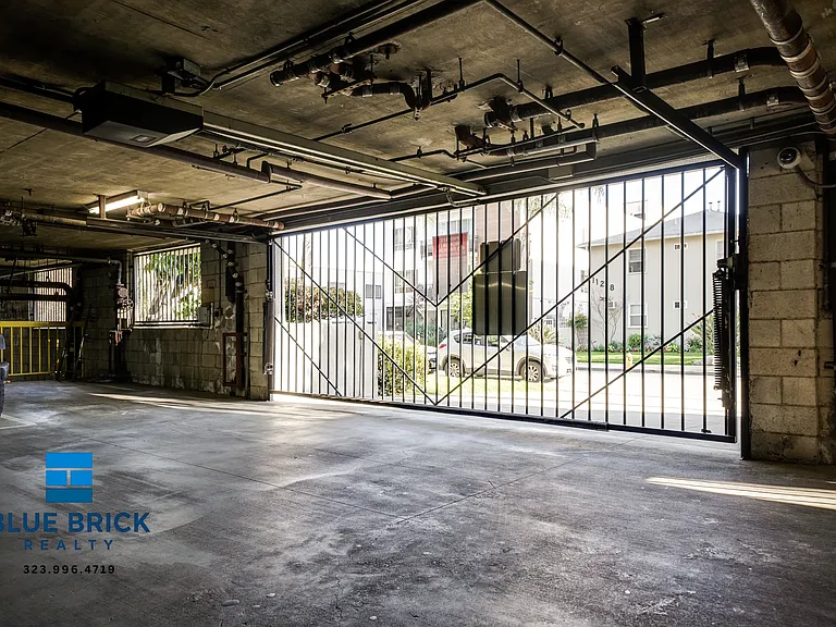 11225 Morrison St #118 — Photo 16