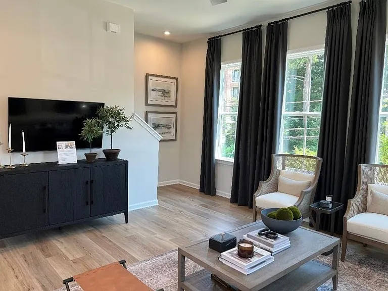 134 Chestnut Cir #8 — Photo 4