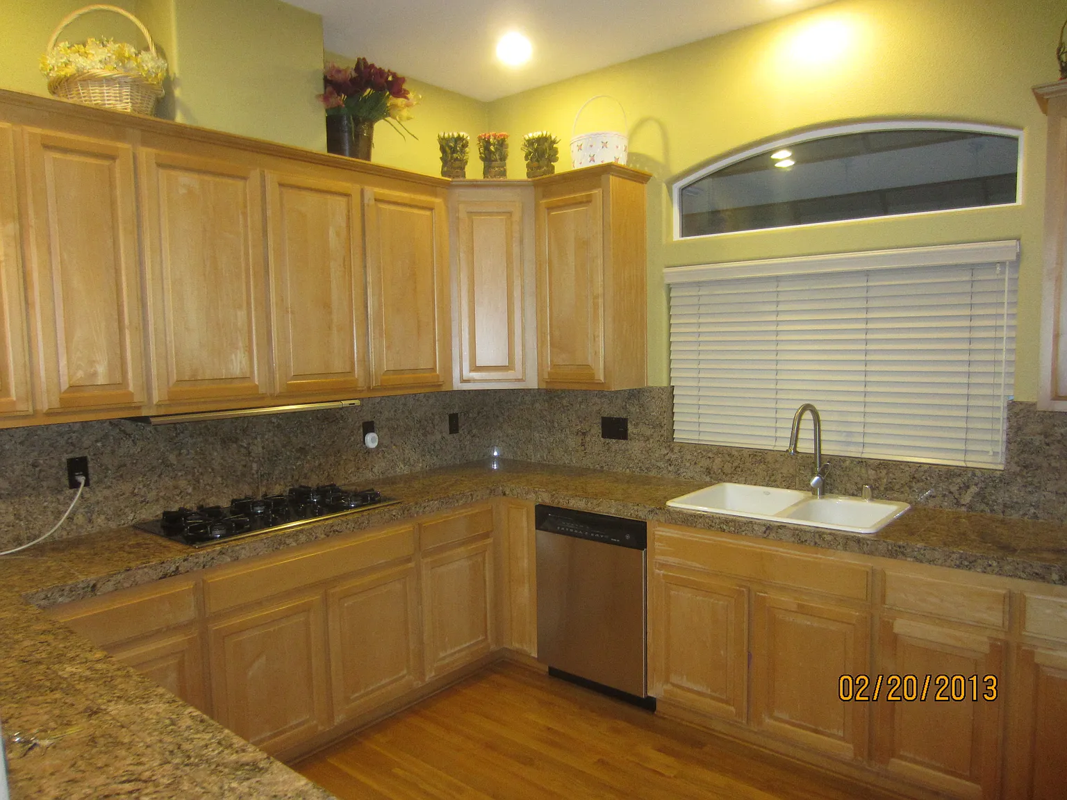 825 Moraga Dr — Photo 3