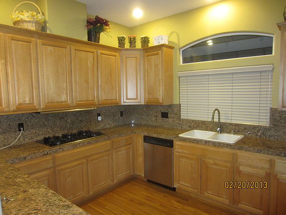 3rd image of 825 Moraga Dr