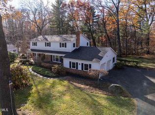 34 Sweet Brier Dr, Ballston Lake, NY 12019