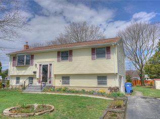 96 Corey Rd, Groton, CT 06340
