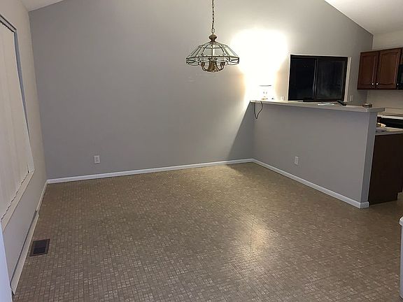 5th image of 3109 Balsam Ct