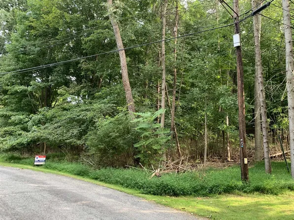 133 Roosevelt Rd, Hyde Park, NY 12538