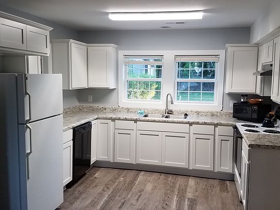 Tons of cabinets and counter space in kitchen