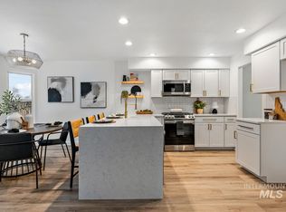 680 W Applegate St, Meridian, ID 83642