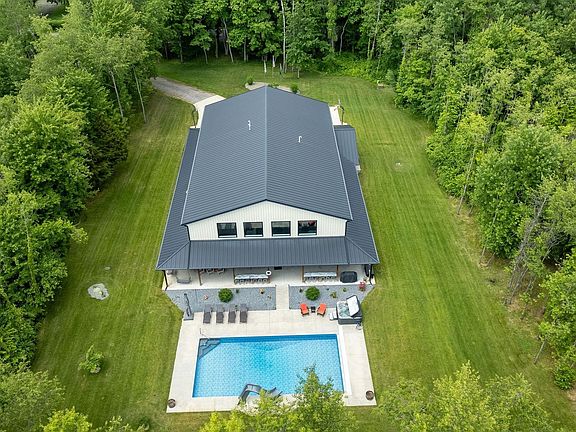 2nd image of 10810 Douglas Rd
