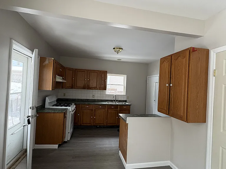 56 Wisner Ave — Photo 3