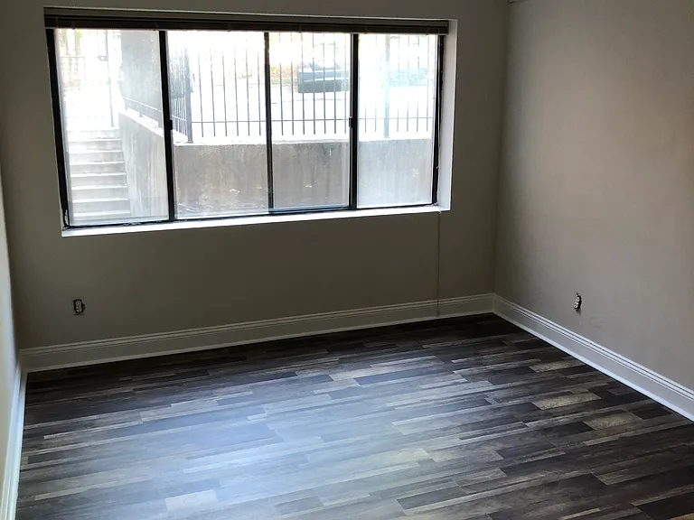 1031 Michigan Ave NE — Photo 9