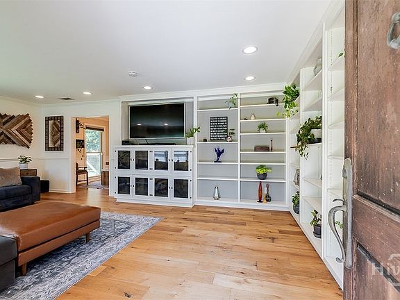 4th image of 130 Schley Avenue