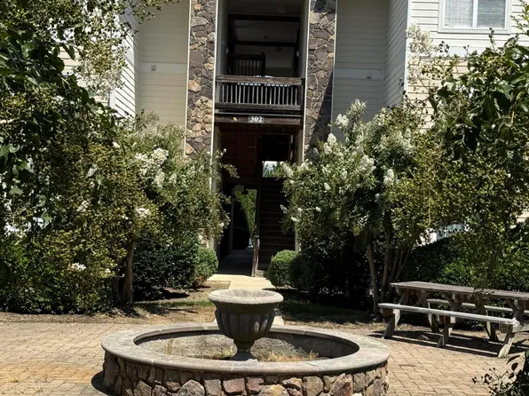 203 Campus Walk Trl #203, Elon, NC 27244