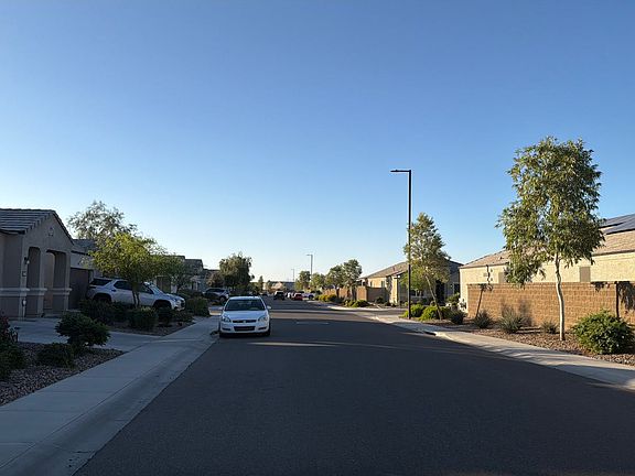 4th image of 2713 N Camden Dr