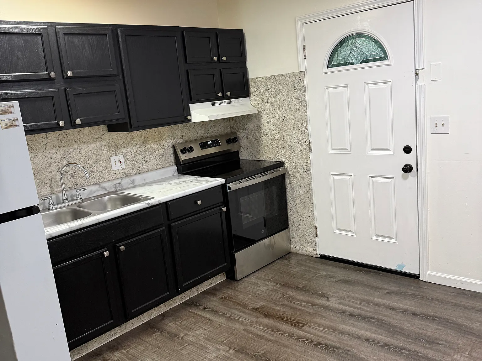 3 bed, 1.5 bath, 850 sqft, $1,250 — Photo 1