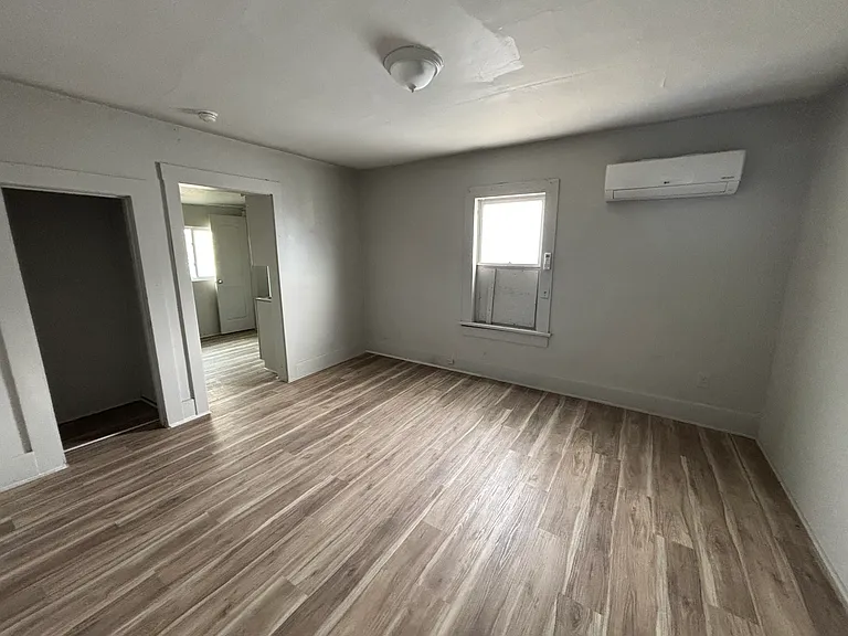 14 E 6th Ave #4 — Photo 1