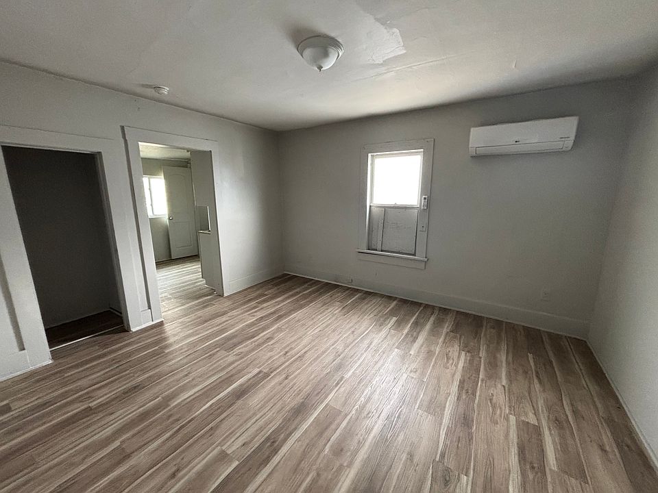 1st image of 14 E 6th Ave #4