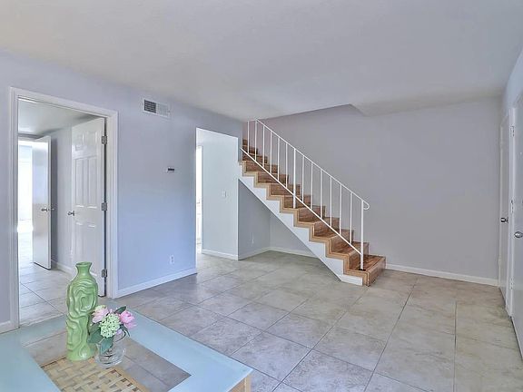 4th image of 891 Beaver Creek Way