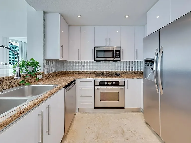 6515 Collins Ave #605 — Photo 8