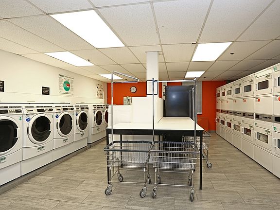 4th image of 410 W 53rd St APT 707