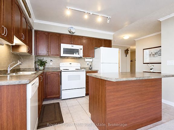 4th image of 1600 Charles St #904