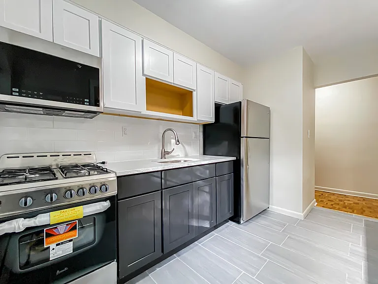 585 Center St #A — Photo 6