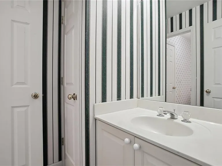 12250 Broadleaf Ln — Photo 16