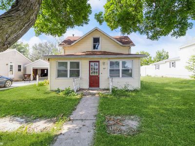 107 3rd St NE, State Center, IA, 50247