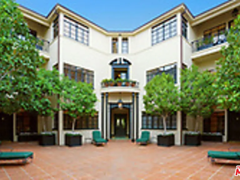 155 S Rodeo Dr — Photo 16