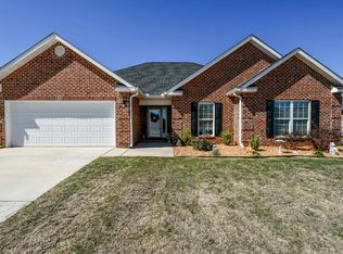 423 Lamplight Dr, Byron, GA 31008