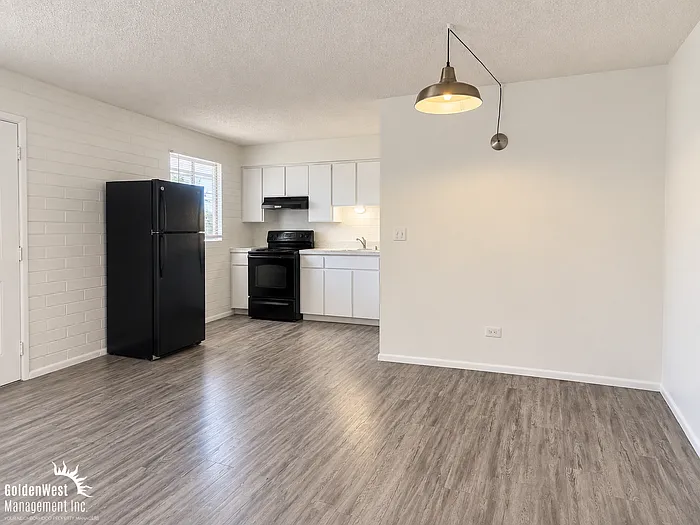 2 bed, 1.0 bath, 1000 sqft, $1,100 — Photo 2