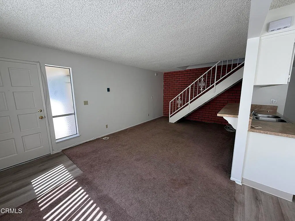 2 bed, 1.0 bath, 892 sqft, $2,350 — Photo 3
