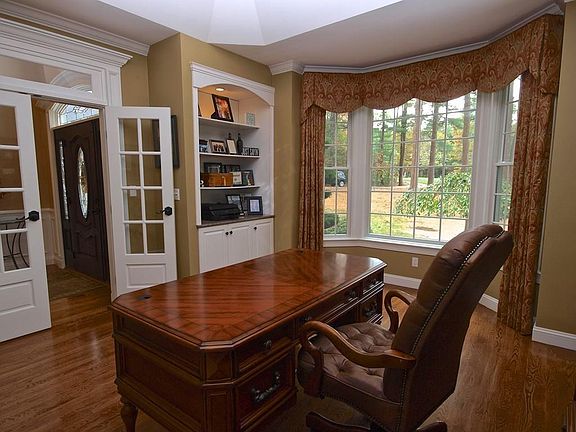 5th image of 10 Paula Ln