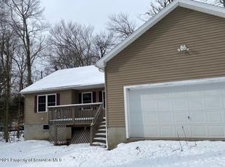 7098 Cypress Ln, Tobyhanna, PA 18466