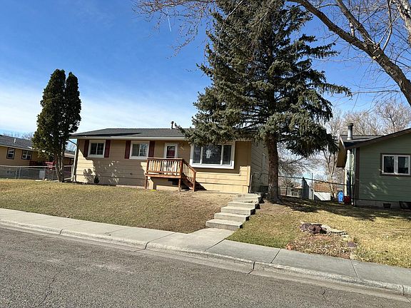 2nd image of 482 Bunting St