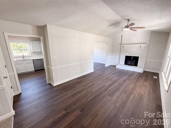 3rd image of 708 Winding Way Dr