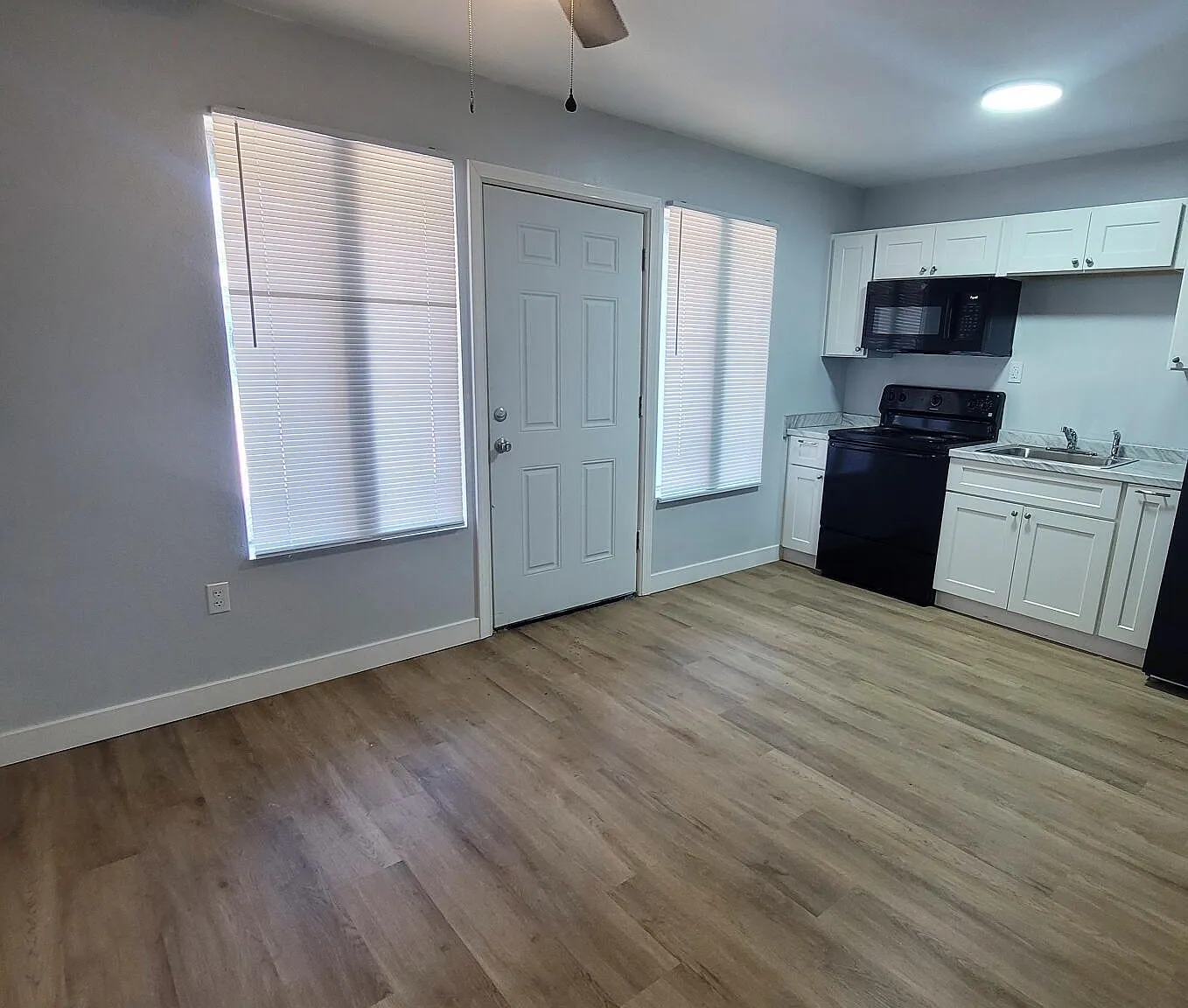 1 bed, 1.0 bath, 11129 sqft, $875 — Photo 3