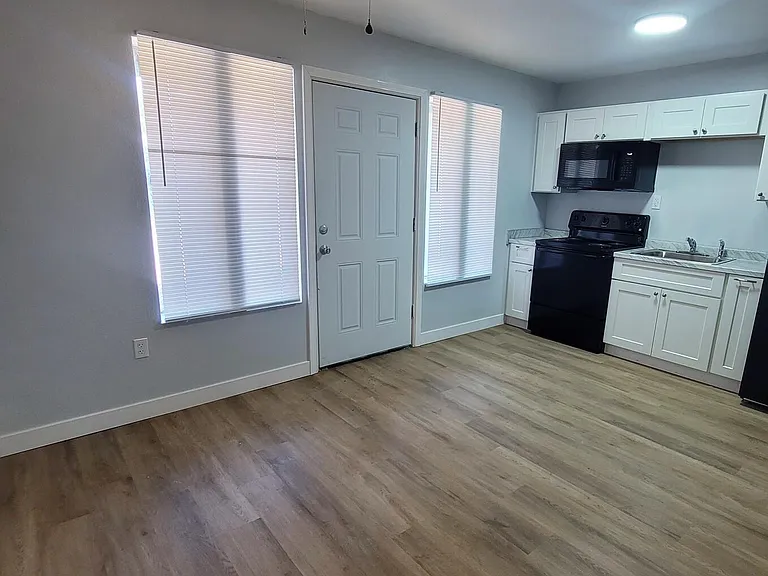 511 32nd St #3 — Photo 3