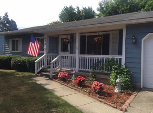 612 Autumn Dr, Flushing, MI 48433