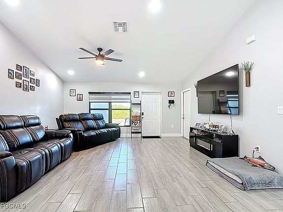 4th image of 3045 E Briarwood Cir