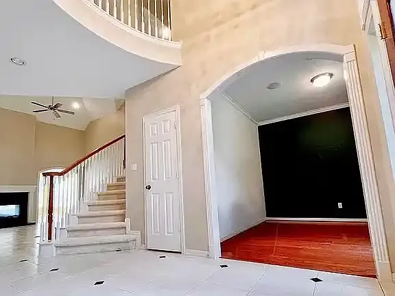 4 bed, 3.5 bath, 4230 sqft, $800 — Photo 2